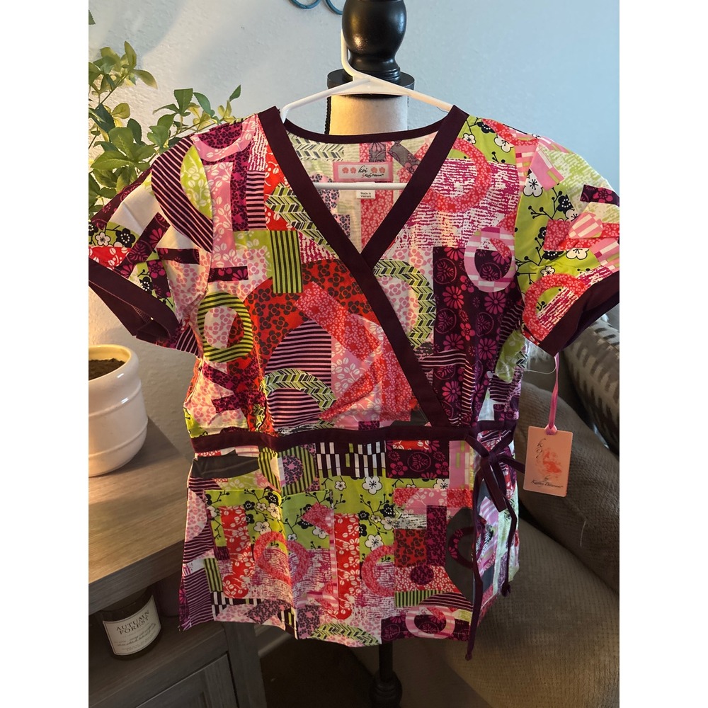 Koi by Kathy Peterson XS Scrub Top Mock Wrap Patchwork Floral Pink Green NWT